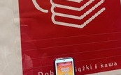 Tablica z telefonem na którym widnieje ksiażka.