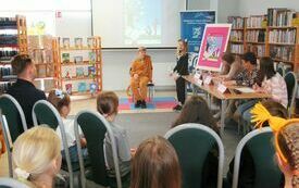 Występ dziewczynki i chłopca