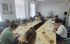Uczesnicy warsztatów podczas pracy