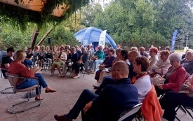 Uczestnicy spotkania autorskiego. 