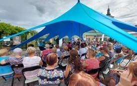 Ilona Łepkowska gościem Letnich Ogrodów Literackich 3