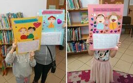 Dzieci prezentują wykonane na zajęciach kalendarze dla babć i dziadk&oacute;w