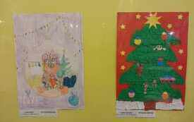 Dwie prace plastyczne w tematyce świątecznej na kartkach A4. Po lewej rysunek kredkami, po prawej wyklejany bibułą. 