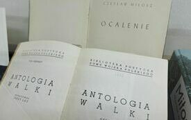 Dwie rozłożone książki: "Ocalenie" i "Antologia walki"