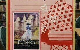 Plakat Dyskusyjnych Klubów Książki i okładka książki "Róże północy"