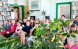 Cała sala osób.