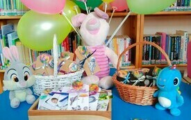 Kolorowe balony i lizaki dla młodych czytelnik&oacute;w