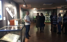 Uczestnicy spotkania podsumowującego projekt w Muzeum Dobranocek.
