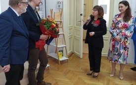 Urzędniczki i potomkowie rzeszowskiego pisarza.