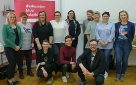 Zdjęcie grupowe 12 os&oacute;b po szkoleniu.