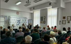 Publiczność zebrana na spotkaniu