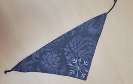 Chusta z wyszytym wzorem