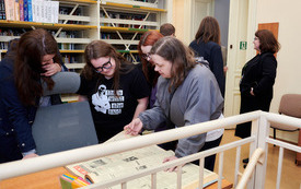 Zwiedzanie magazynu czytelni.