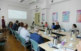 Uczestnicy spotkania podczas prelekcji.