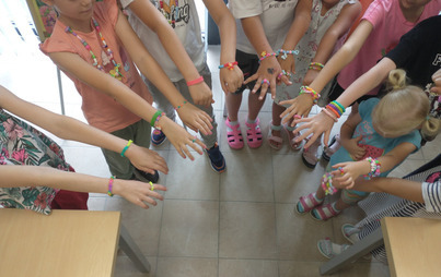 Zdjęcie do &bdquo;Loom bands&rdquo; &ndash; wakacyjne warsztaty dla dzieci w Filii nr 13