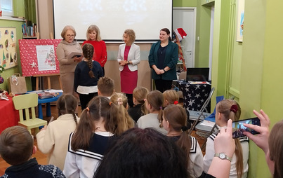 Zdjęcie do Uroczyste wręczenie nagr&oacute;d i otwarcie wystawy pokonkursowej &bdquo;Bombki choinkowe w obrazach&rdquo;