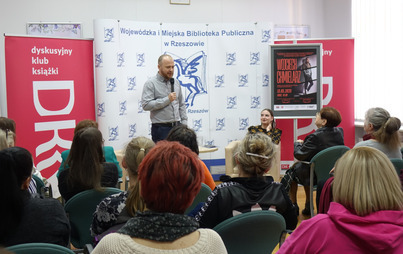 Zdjęcie do &bdquo;Czytelnik jest wsp&oacute;łautorem książek&rdquo; &ndash; spotkanie z Wojciechem Chmielarzem w Rzeszowie w ramach projektu Dyskusyjne Kluby Książki &ndash; relacja 