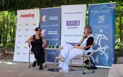 Zdjęcie do &bdquo;Ciekawość m&oacute;zgu&rdquo; &ndash; Justyna Kopińska gościem Letnich Ogrod&oacute;w Literackich 