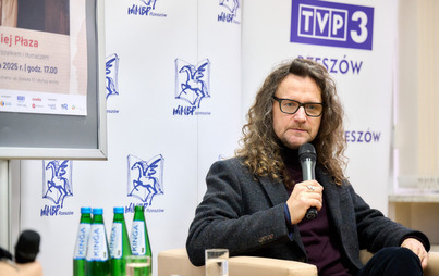 Zdjęcie do &bdquo;Między słowem a światem&rdquo; &ndash; spotkanie z Maciejem Płazą
