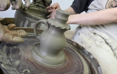 Zdjęcie do &bdquo;Garncarstwo siwione &ndash; sztuka z gliny&rdquo; &ndash; relacja z warsztat&oacute;w garncarskich