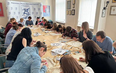 Zdjęcie do Ekotorby ręcznie malowane. Spotkanie Klubu Aktywnych Kobiet w WiMBP&nbsp;w Rzeszowie, 23 maja 2023 r.