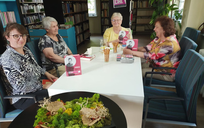 Zdjęcie do Na scenie wesoło, w życiu poważnie &ndash; o Kobuszu w boguchwalskiej bibliotece