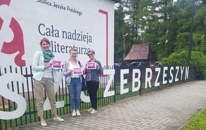 Zdjęcie do Dyskusyjny Klub Książki w Lubaczowie wsp&oacute;lnie z Członkami Klubu Seniora w Lubaczowie wzięli udział w IX edycji festiwalu literackiego w Szczebrzeszyn