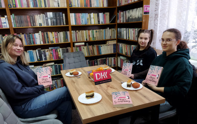 Zdjęcie do Spotkanie DKK w Lubzinie o książce Sabiny Jakubowskiej &quot;Dom na Wschodniej&quot;