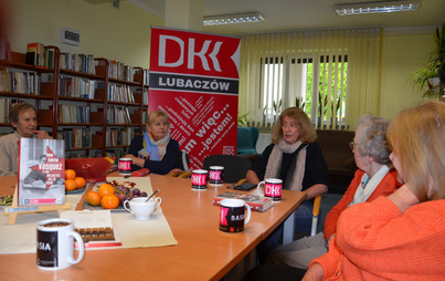Zdjęcie do Spotkanie DKK w Lubaczowie o książce &quot;A gdy obejrzysz się za siebie&quot; J. G. Vasqueza