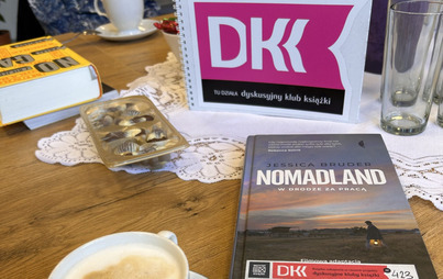 Zdjęcie do Spotkanie DKK w Nowej Sarzynie wok&oacute;ł książki &quot;Nomadland. W drodze za pracą&quot; J. Bruder