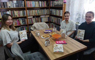 Zdjęcie do Spotkanie DKK w Lubzinie o książce &quot;Okrutny książę&quot; Holly Black 