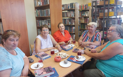 Zdjęcie do Spotkanie Dyskusyjnego Klubu Książki w bibliotece w Mogielnicy