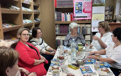 Zdjęcie do Lutowe spotkanie DKK w Giedlarowej o książce &quot;Życie za bestseller&quot; Adama Kopackiego 