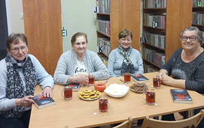 Zdjęcie do Spotkanie Dyskusyjnego Klubu Książki w bibliotece w Mogielnicy o książce Magdaleny Majcher &bdquo;Finalistka&rdquo;