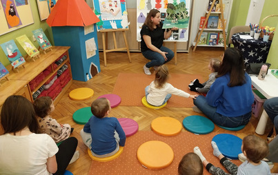 Zdjęcie do Relacja z marcowego spotkania DKK &bdquo;Bajkoteka&rdquo; w Oddziale dla Dzieci i Młodzieży &ndash; &bdquo;Muminki szukają domu&rdquo;