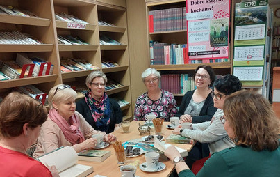 Zdjęcie do Spotkanie DKK w GBP w Giedlarowej o książce &quot;Czas białych nocy&quot; Marii Paszyńskiej 