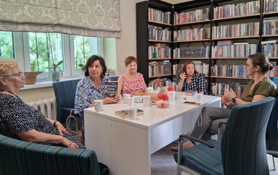 Zdjęcie do Fenomenalna dyskusja z literackim polotem - relacja ze spotkania Dyskusyjnego Klubu Książki dla dorosłych w Boguchwale