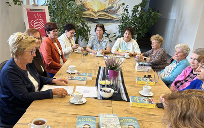 Zdjęcie do Spotkanie DKK Senior&oacute;w w Nowej Sarzynie o książce &bdquo;Zaledwie moment&rdquo; &nbsp;Liliane Moriarty