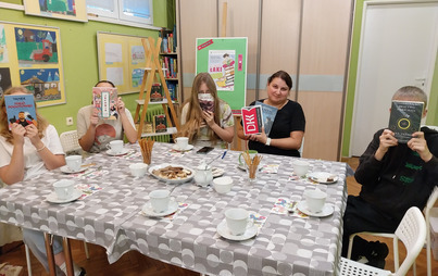 Zdjęcie do Relacja ze spotkania Dyskusyjnego Klubu Książki &bdquo;Książkołaki&rdquo; &nbsp; w Oddziale dla Dzieci i Młodzieży &ndash; wakacyjne polecajki czytelnicze&nbsp;