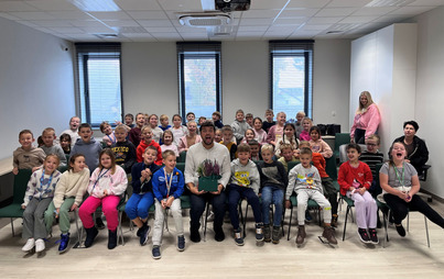Zdjęcie do Spotkanie autorskie z Mateuszem Świstakiem w Bibliotece Publicznej w Giedlarowej