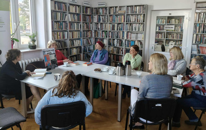 Zdjęcie do Spotkanie DKK w Żołyni o książce  "Plon" Tary June Winch