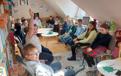 Zdjęcie do Spotkanie DKK dla dzieci w Rzepedzi o książce Justyny Bednarek &bdquo;Hip, Hip ,Kura!&rdquo;