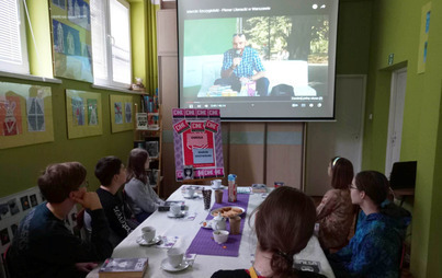 Zdjęcie do Spotkanie DKK w Oddziale dla Dzieci i Młodzieży w WiMBP w Rzeszowie o książce &quot;Omega&quot; Marcina Szczygielskiego. 
