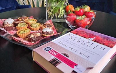 Zdjęcie do Spotkanie DKK w Sanoku o książce Elizabeth Strout &bdquo;Trwaj przy mnie&rdquo;