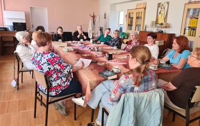 Zdjęcie do Spotkanie DKK w Stalowej Woli o książce Joanny Parasiewicz "Dziewczyna z sierocińca"