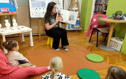 Zdjęcie do Spotkanie DKK dla dzieci &bdquo;Bajkoteka&rdquo; w Oddziale dla Dzieci i Młodzieży WiMBP w Rzeszowie o książce &bdquo;Za dużo zimowych zabaw&rdquo; Kate Hudson