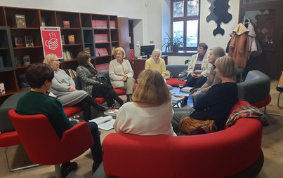 Zdjęcie do Spotkanie DKK w Przemyślu o książce &bdquo;Pierwsza&nbsp;dama. Jolanta Kwaśniewska w rozmowie z Emilią Padoł&rdquo;