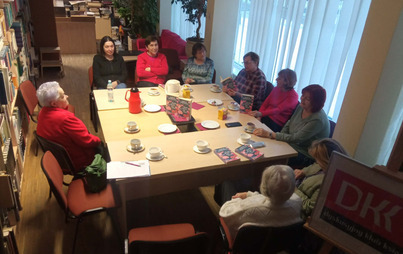 Zdjęcie do Spotkanie DKK w Nowej Dębie o książce  &ldquo;Rzeki płyną, jak chcą&rdquo; Ałbeny Grabowskiej