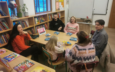 Zdjęcie do Spotkanie DKK w Odrzykoniu o książce Gabrieli Gargaś "Pośr&oacute;d poż&oacute;łkłych płatk&oacute;w r&oacute;ż&rdquo;