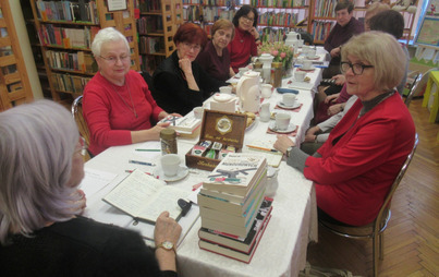 Zdjęcie do Spotkanie DKK w Filii nr WiMBP w Rzeszowie o książce Magdaleny Majcher "Żony mundurowych"